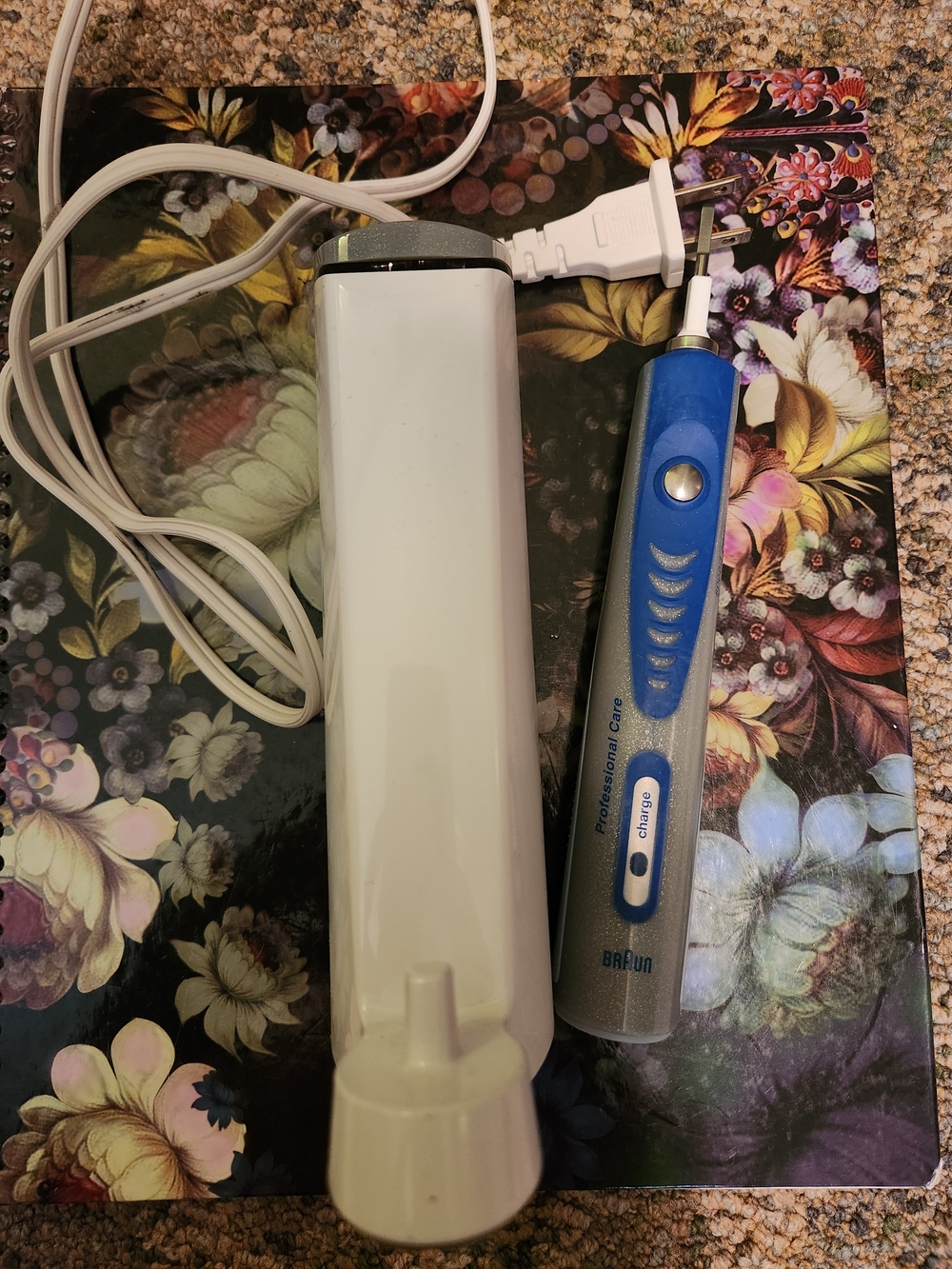 Braun Electric Toothbrush - Picture 3 of 9
